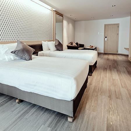 Three Sukhumvit Hotel Bangkok Exterior foto