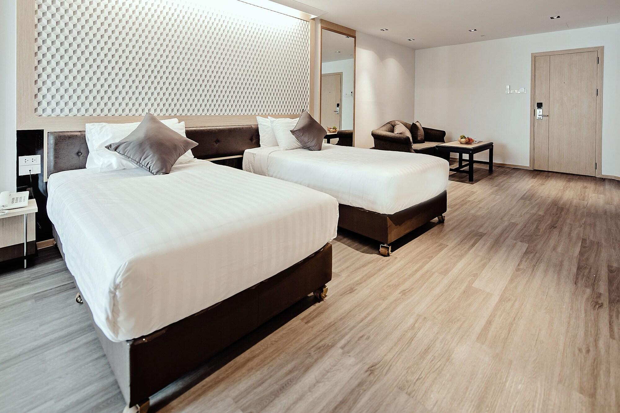 Three Sukhumvit Hotel Bangkok Exterior foto