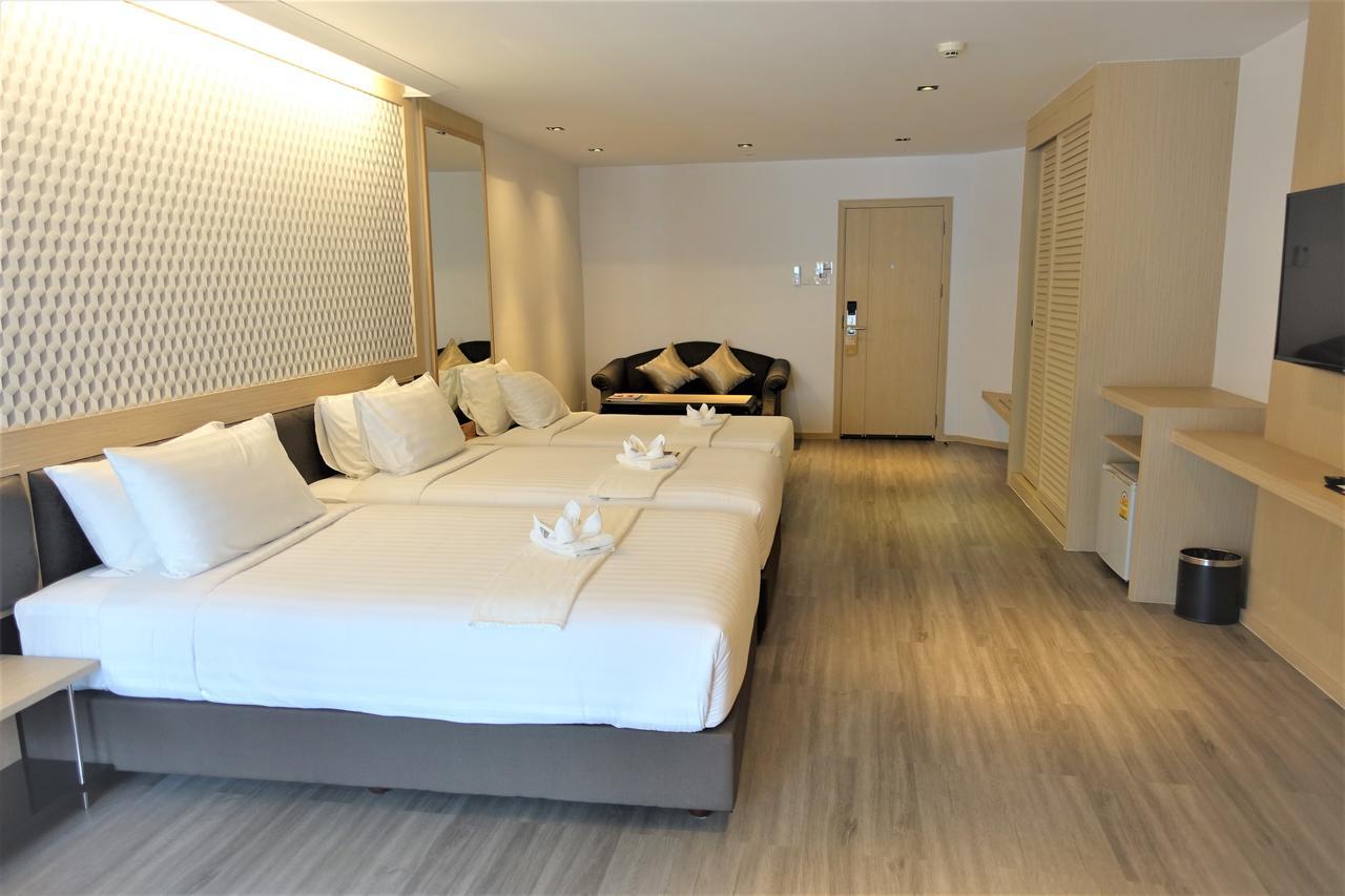 Three Sukhumvit Hotel Bangkok Exterior foto
