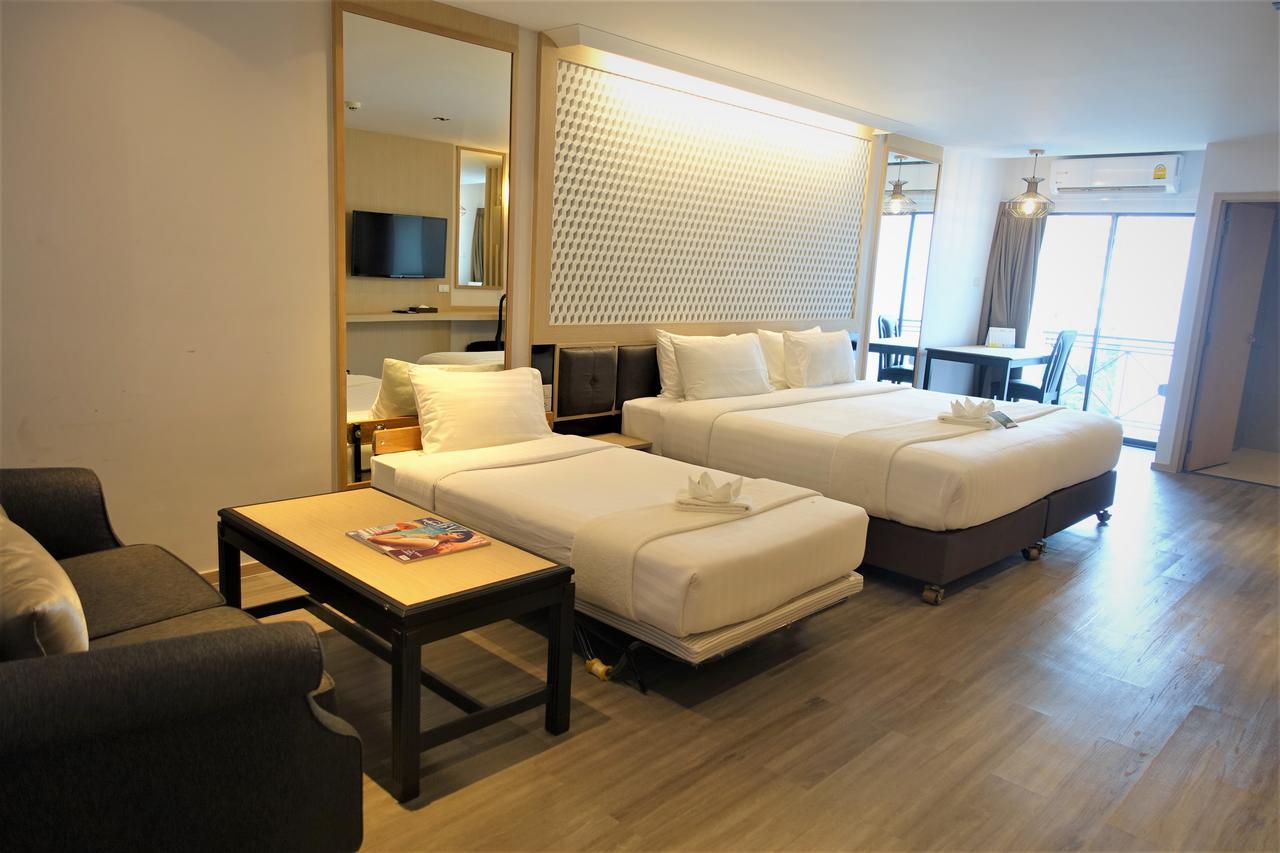 Three Sukhumvit Hotel Bangkok Exterior foto