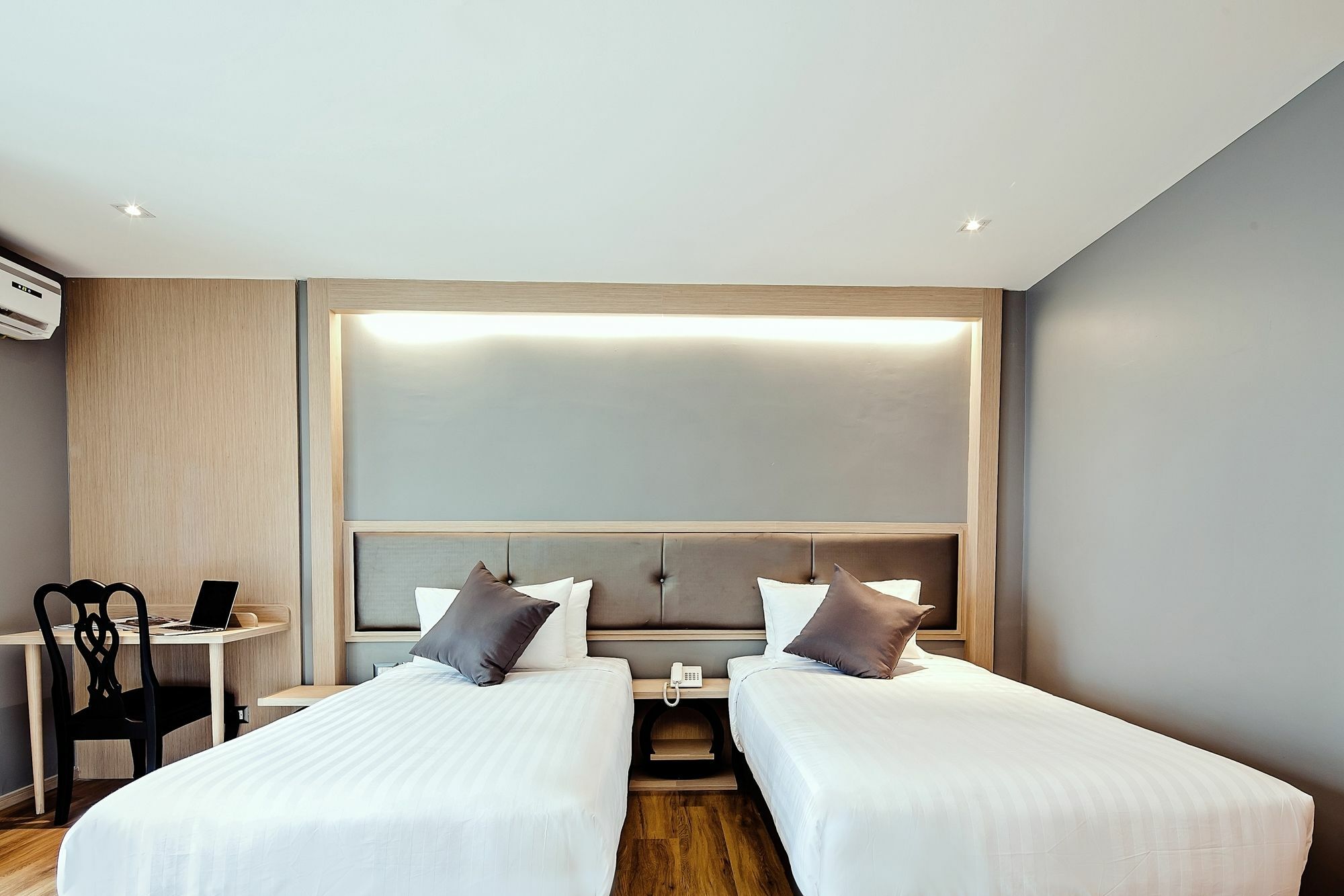 Three Sukhumvit Hotel Bangkok Exterior foto
